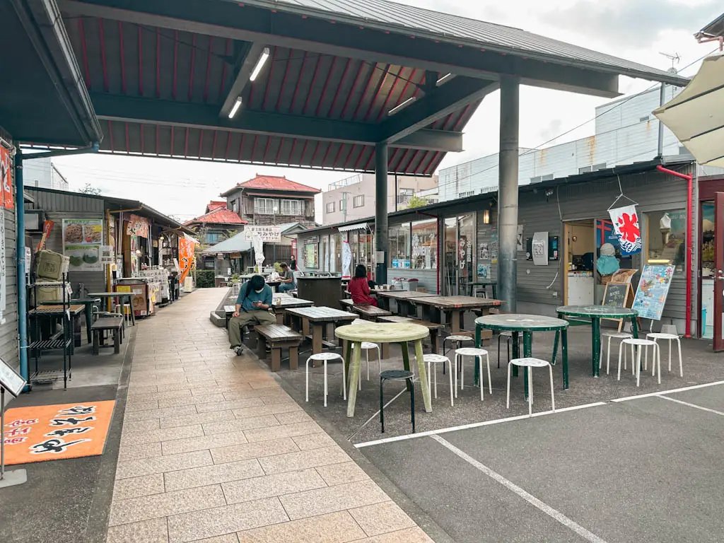 Fujinomiya Tagesausflug Fujinomiya Sehenswürdigkeiten foodcourt-3